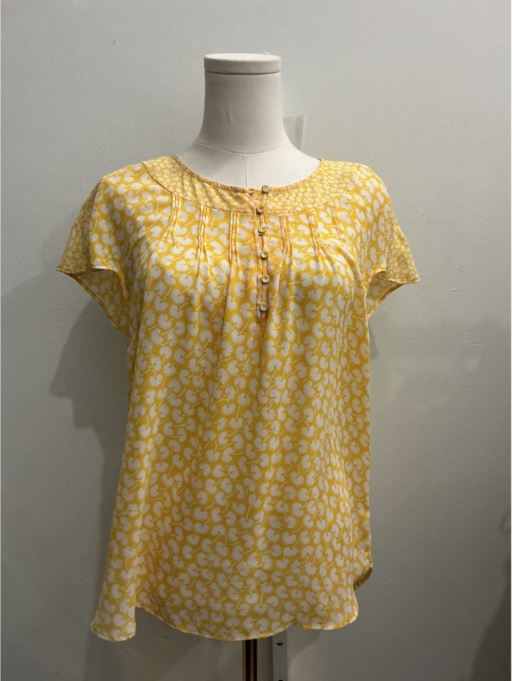 Talbots Yellow and White Floral Print Short Sleeve quarter button up Blouse